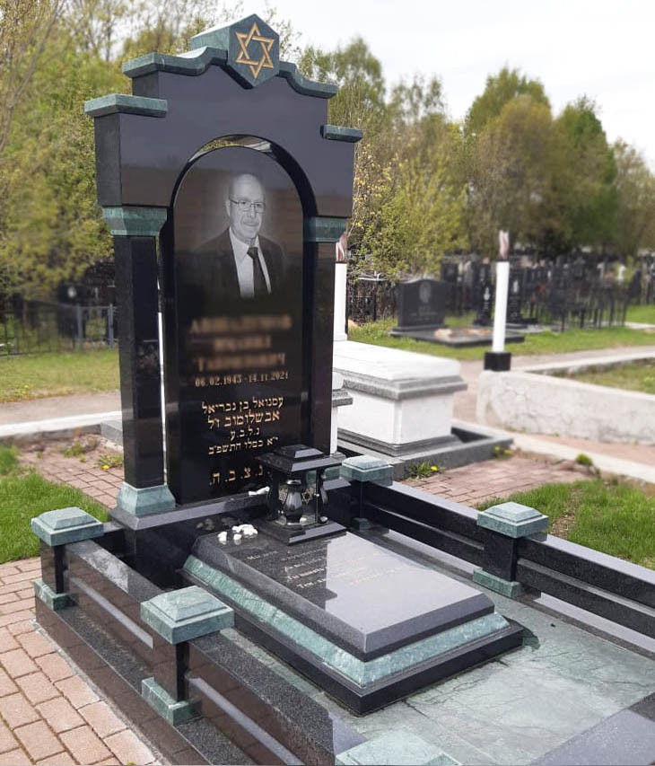 Памятник с шестиконечной звездой по авторскому проекту 