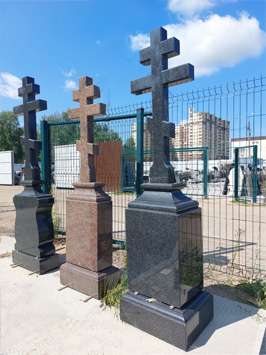 Крест из гранита на голгофе 