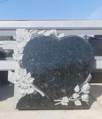 Сердце с крестом и розами из Лабрадорита 