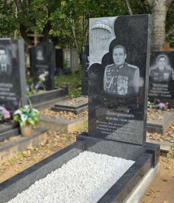 Памятник воину десантнику на могилу
