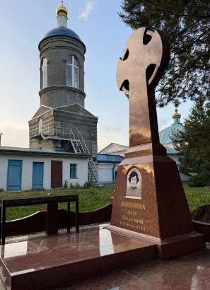 Красные памятники