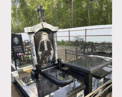 Комплекс на могилу из Гранита Дядина гора