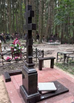 Крест на голгофе из Дымовского гранита