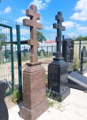Памятник родителям - крест из гранита