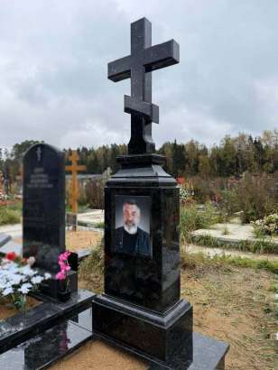 Крест на голгофе из Лабрадорита на могилу