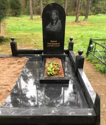 Памятник дочери, девушке на могилу