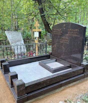 Памятник семейный из Дымовского гранита